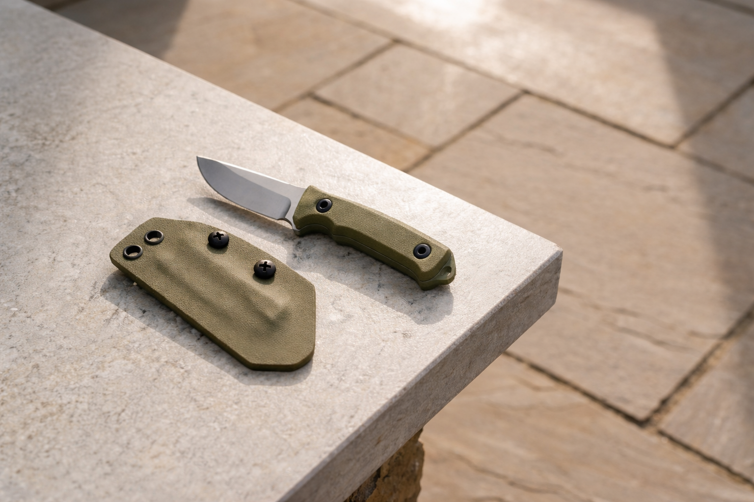 compact edc utility knife with thermoplastic sheath